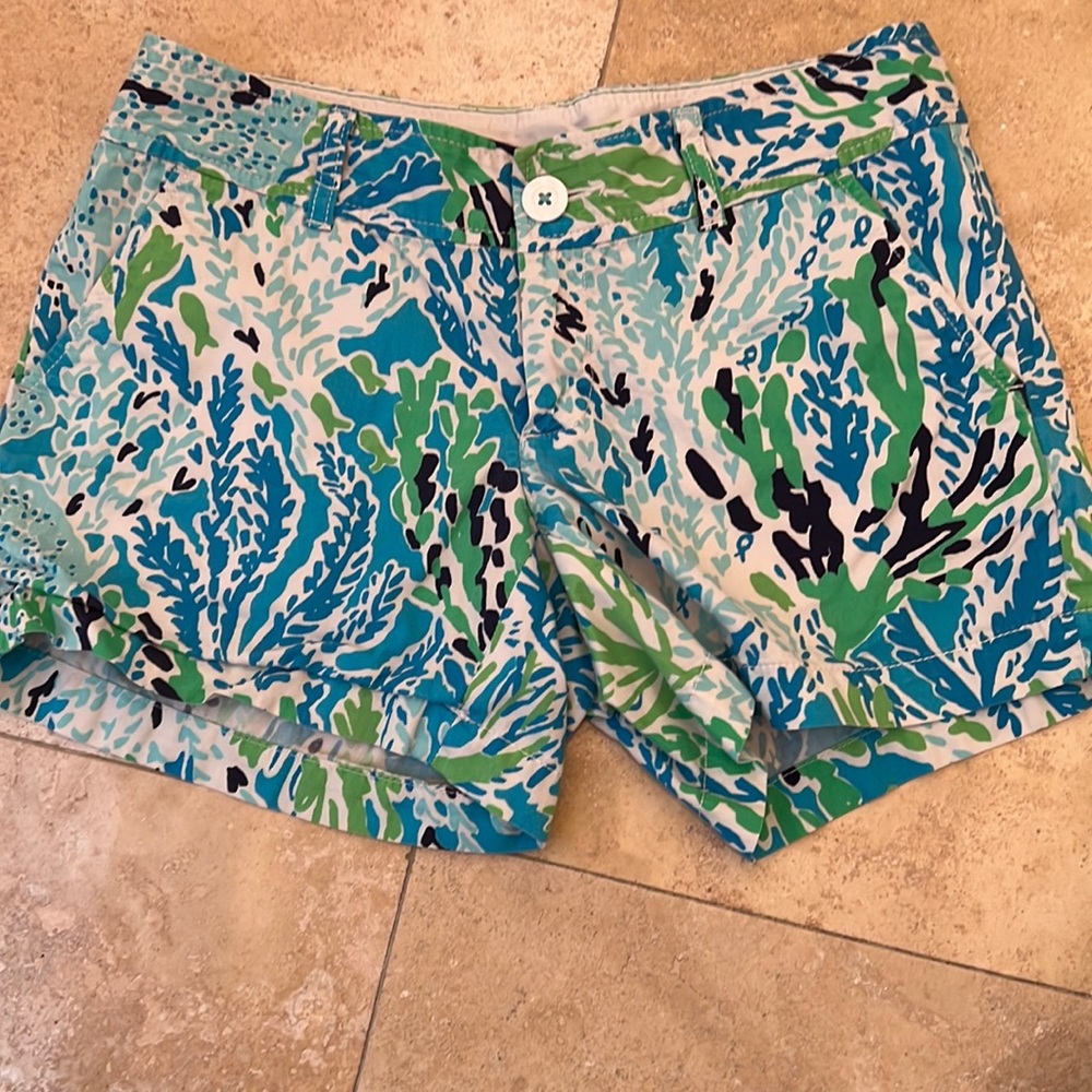 Lilly Pulitzer Callahan Shorts in  Lets Cha Cha Print Size 2
